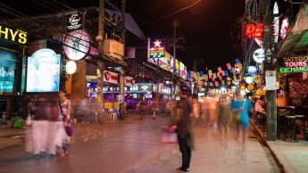 Bangla Road om natten (Phuket)